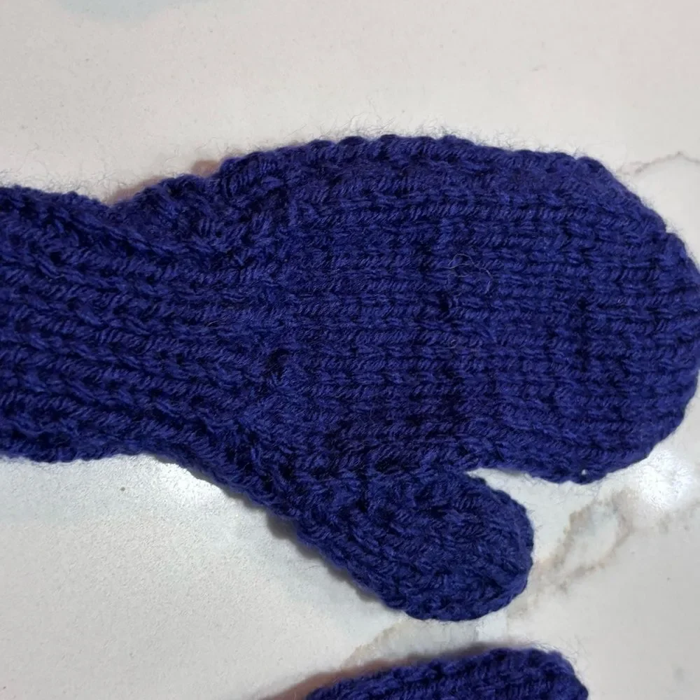 Handmade Knit Hat Mittens Set in Navy Blue Hand made Youth OSFA Stretch Beanie